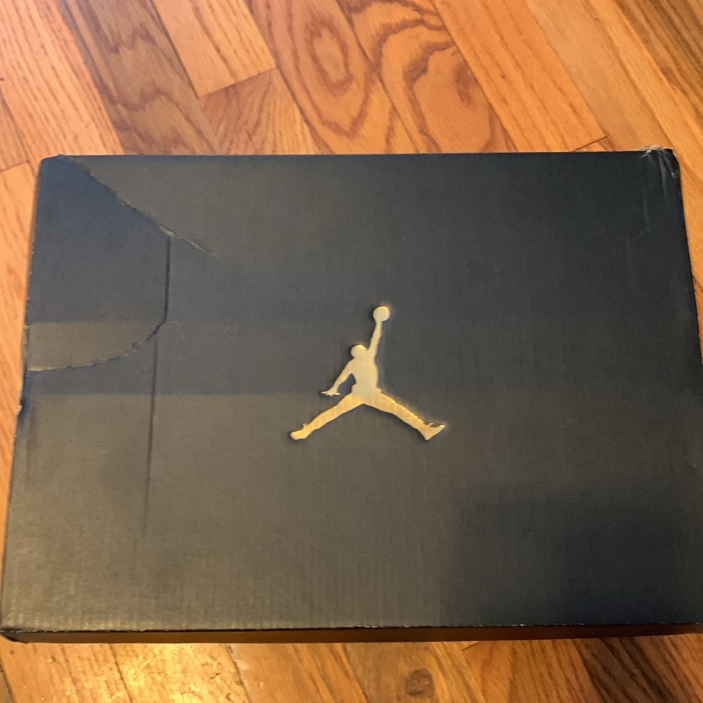 Selling Air Jordan 1 Mid SE ‘Diamond’. Size 8.5 Good condition Semi New. - Picture 5 of 11